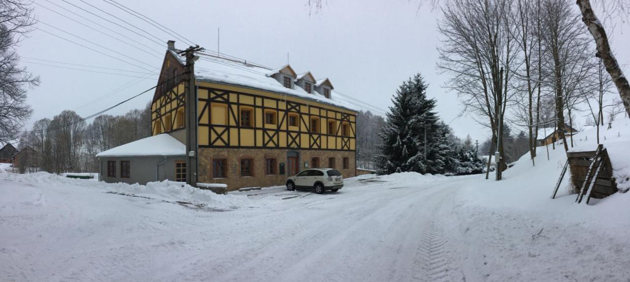 Penzion Stara Skola Vikantice Exterior photo